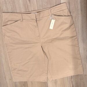 Jones New York Classic Tan Women's Bermudas women’s size 16 New